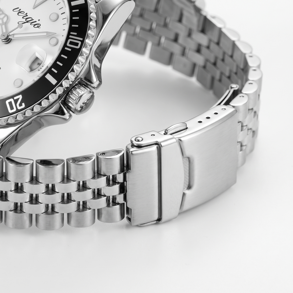 Detalle del cierre del brazalete jubilee, esfera blanca