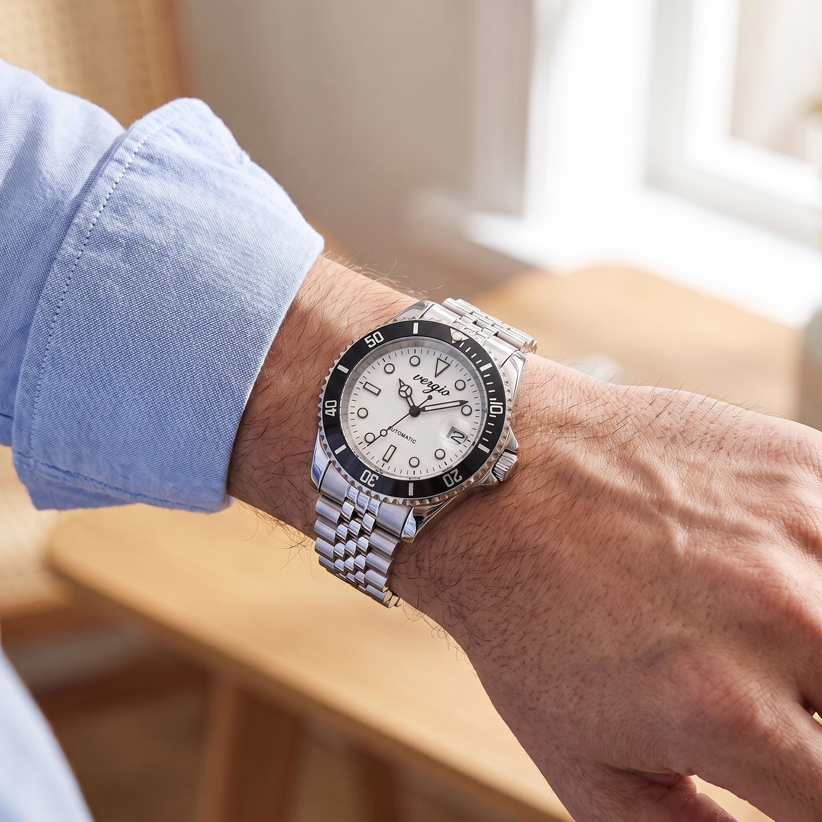 Reloj Vergio esfera blanca en la muñeca